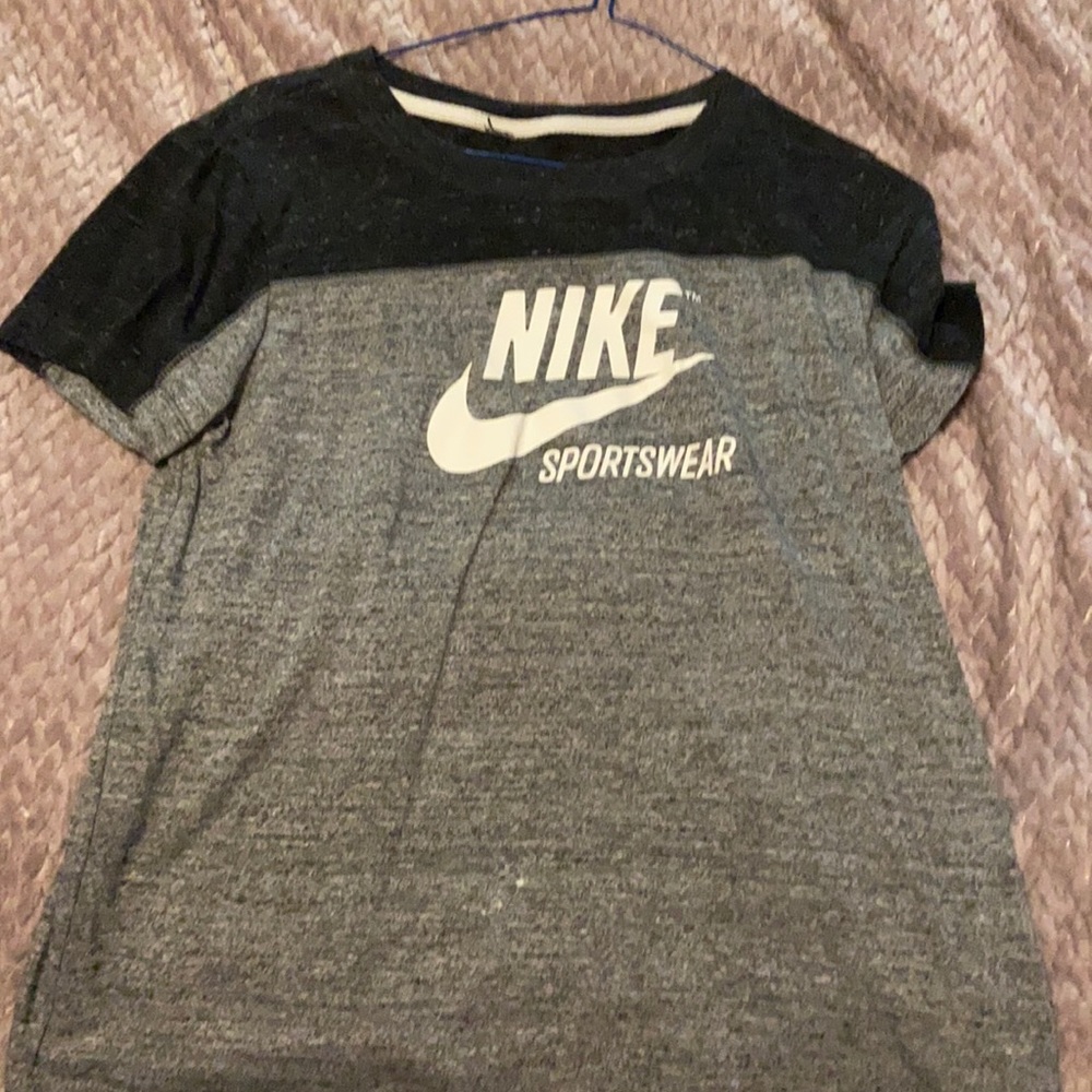 Nike top